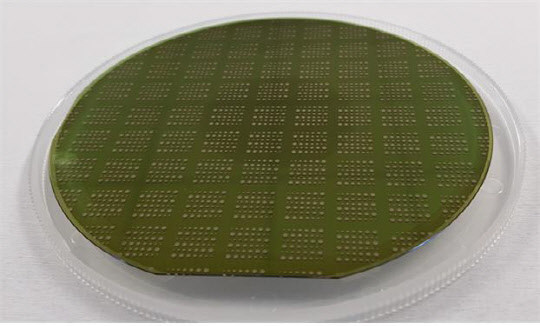 전기연과 파워테크닉스가 상용화에 성공한 SiC 전력반도체 로, 배터리 전력 소모를 덜어 최대 10%의 에너지 효율을 개선할 수 있다. 전기연 제공